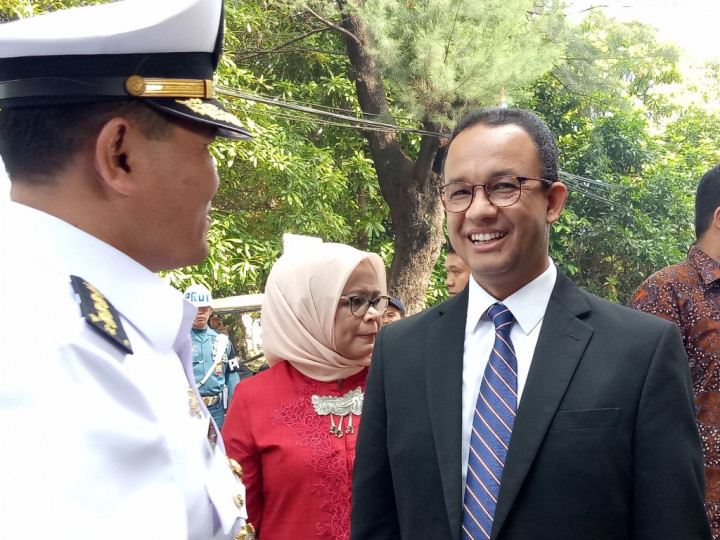 Anies Harap TNI Terus Bantu Bersihkan Sungai Jakarta