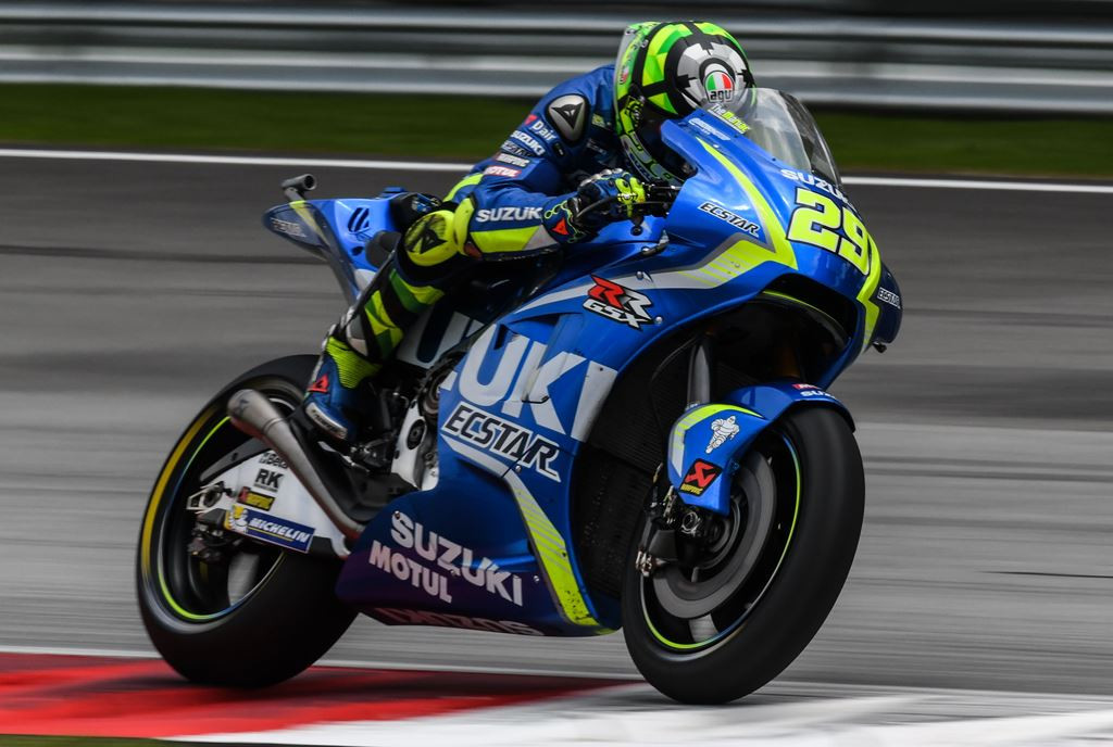 Andrea Iannone masih tergabung dengan tim Suzuki Ecstar pada MotoGP 2018. (AFP PHOTO / MOHD RASFAN)