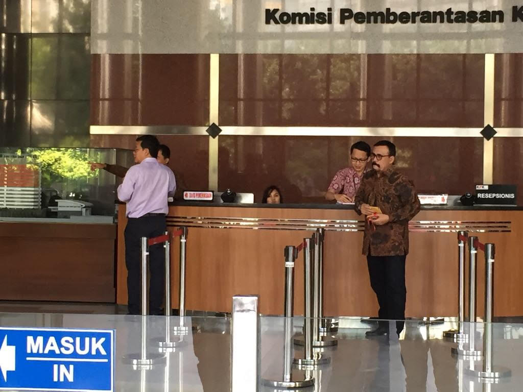 Aktor senior Le Roy Osmany di Gedung KPK - Medcom.id/Juven Martua Sitompul. 