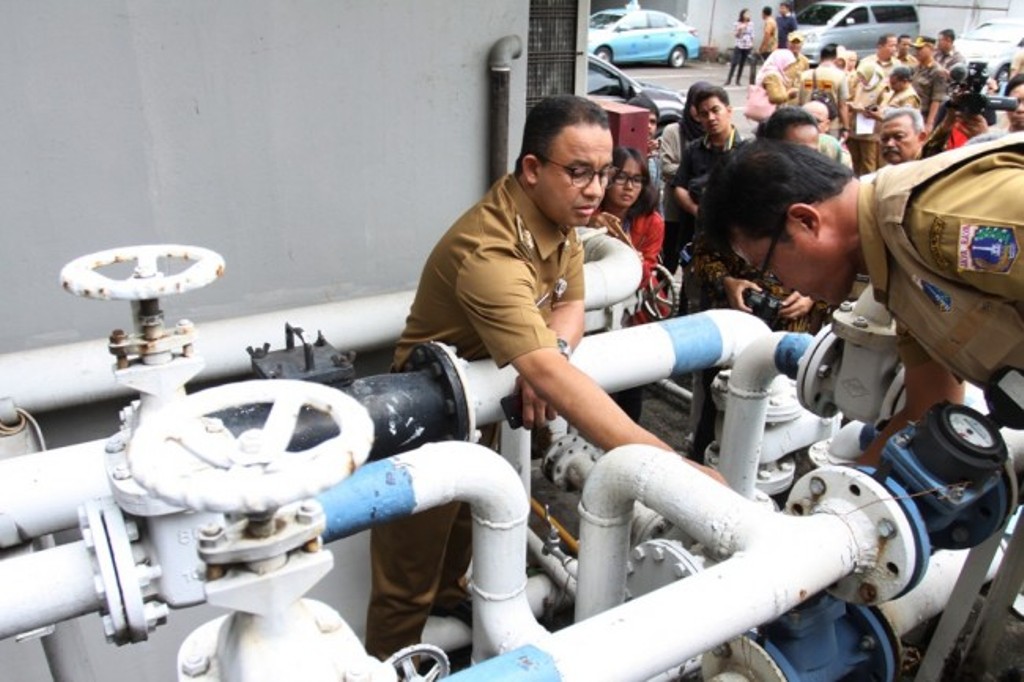Gubernur DKI Jakarta Anies Baswedan saat menyidak gedung tinggi - ANT/Reno Esnir. 
