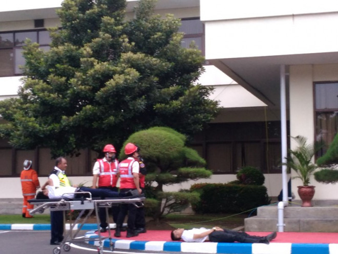simulasi kecelakaan pesawat di Bandara Juanda