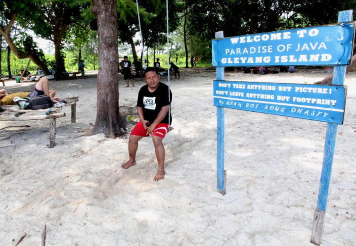 21 Pulau di Karimunjawa Milik Pribadi