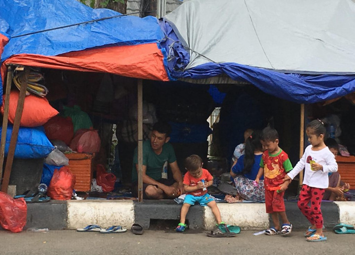 783 Orang Imigran Bertahan di Kalideres