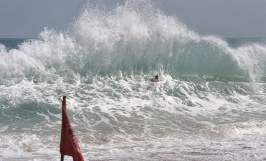 Waspada Gelombang Tinggi di Laut Arafuru Akibat Siklon Marcus