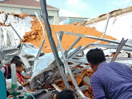 Atap RSAL Dr Ramelan Surabaya Ambruk