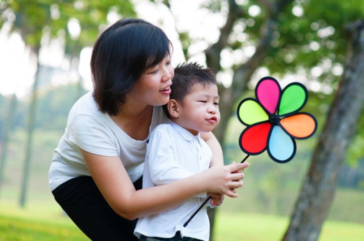 Cara Mengalihkan Perhatian Anak dari Gadget