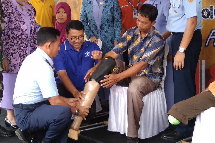 Media Group dan TNI Bagikan 45 Kaki Palsu di Yogyakarta