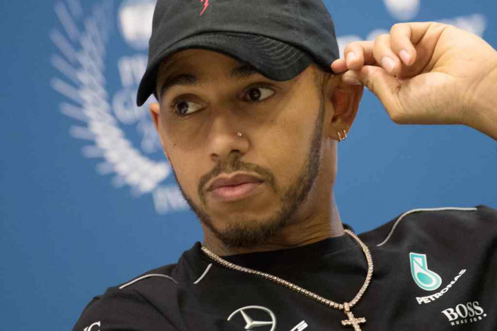 Mercedes Khawatir Hamilton Dibajak Ferrari