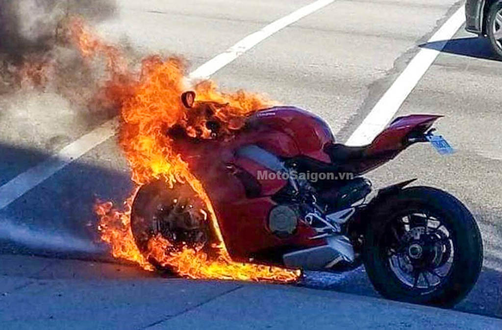 Paningale V4 ludes dilalap api. Motosaigon