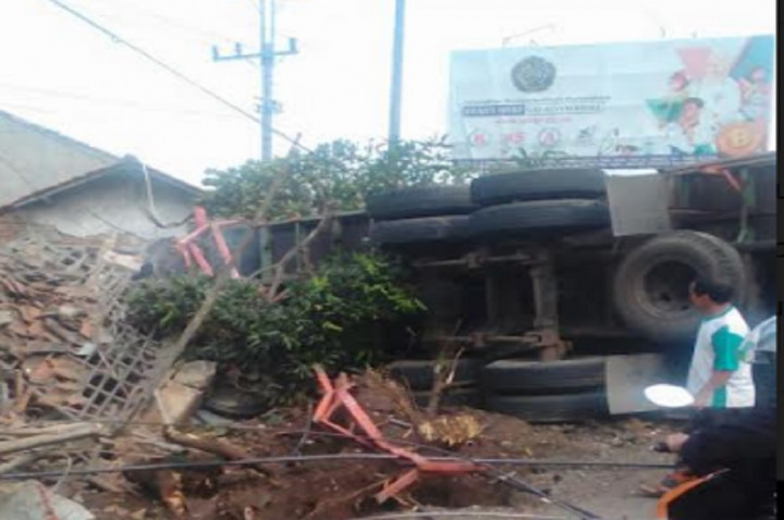 Truk Tabrak Lima Motor di Brebes, Enam Orang Meninggal