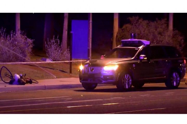 Mobil Otonom Uber Tabrak Penyeberang Jalan