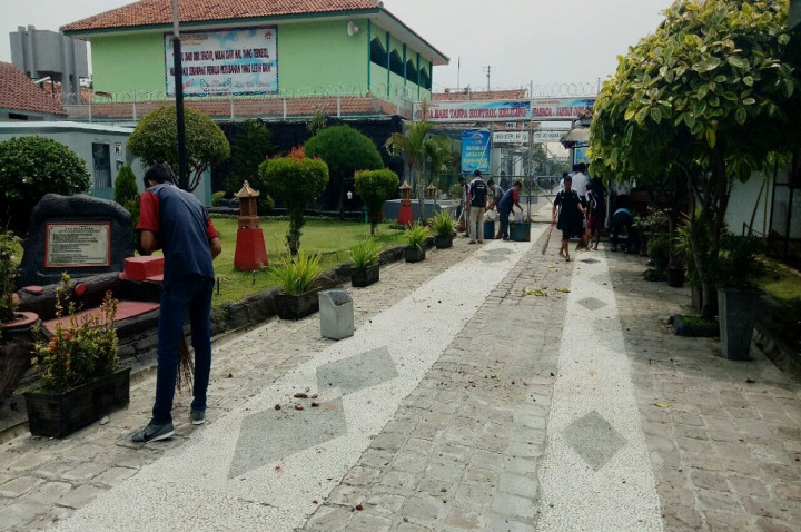 Buntut Kerusuhan, Fasilitas Menelepon di Lapas Cirebon akan Ditambah