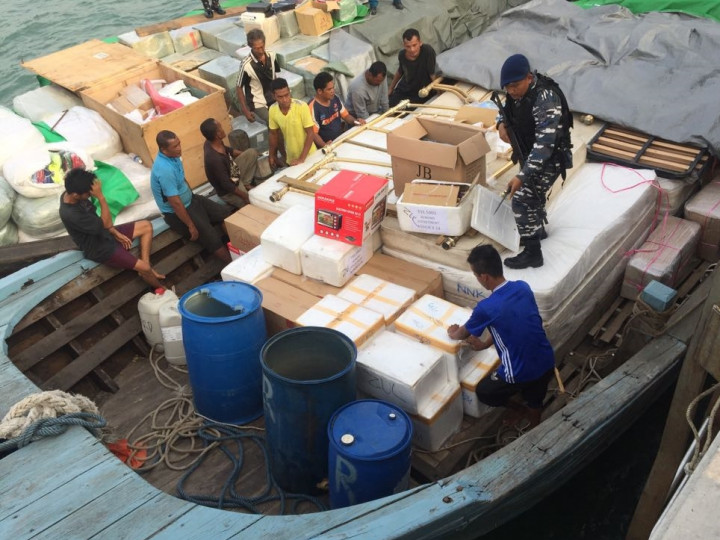 Koarmabar Tangkap Tiga Kapal Bermuatan Ilegal di Batam