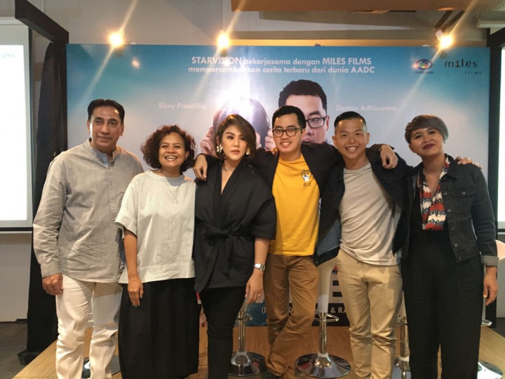 Ernest Prakasa Sutradarai Film Sempalan AADC, Milly dan Mamet