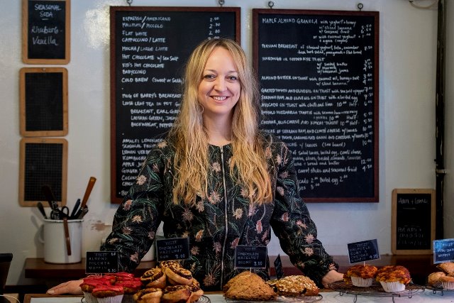 Menurut Istana Kensington, kue pernikahan Meghan Markle dan Harry akan dilapisi dengan buttercream icing, yang merupakan salah satu ciri khas dari Violet Cakes. (Foto: Courtesy of Refinery29.com)