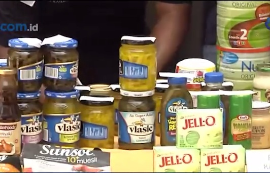 Sejumlah produk yang disita di gudang PT PRS - Metro TV. 