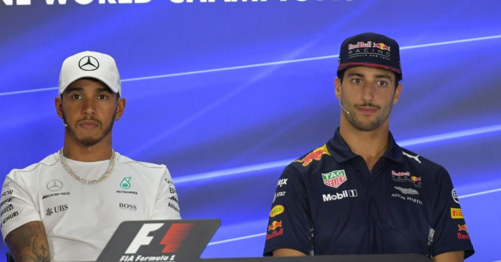 Hamilton Ingatkan Ricciardo Jangan Berselisih dengan Tim