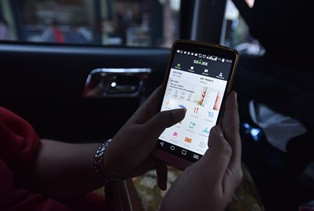 Perlindungan Konsumen Taksi Daring Dinilai Belum Maksimal