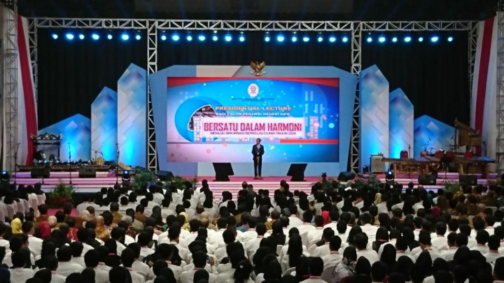 Jokowi: CPNS Harus Kepo, tapi Jangan ke Mantan