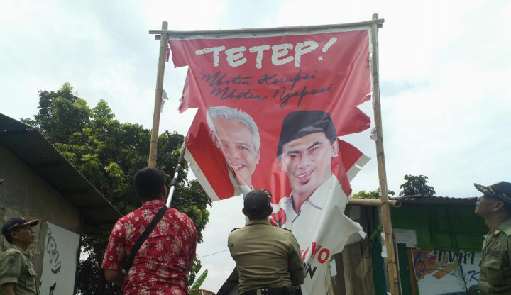 Alat Peraga Kampanye Pilgub Jateng Dicopot Paksa