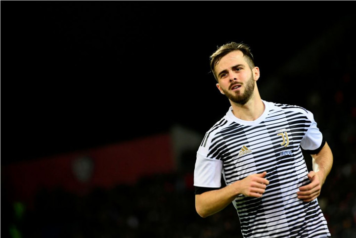 PSG Siap Tawar Miralem Pjanic