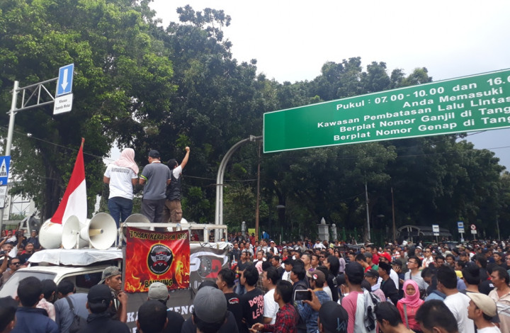 Ratusan Pengemudi Taksi Online Ingin Bertemu Jokowi