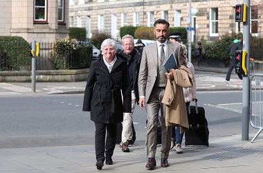 Diburu Polisi, Mantan Menteri Catalonia Menyerah