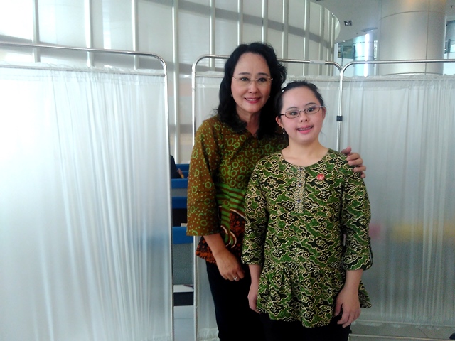 Bejibun Prestasi Stephanie Handojo, Anak Sindroma Down yang Didukung Sang Ibu