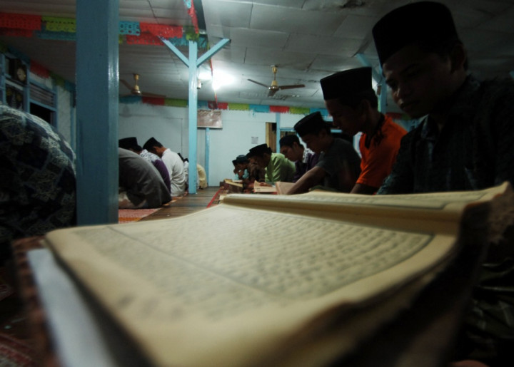 Fasih Membaca Teks, Gagap Mengeja Konteks