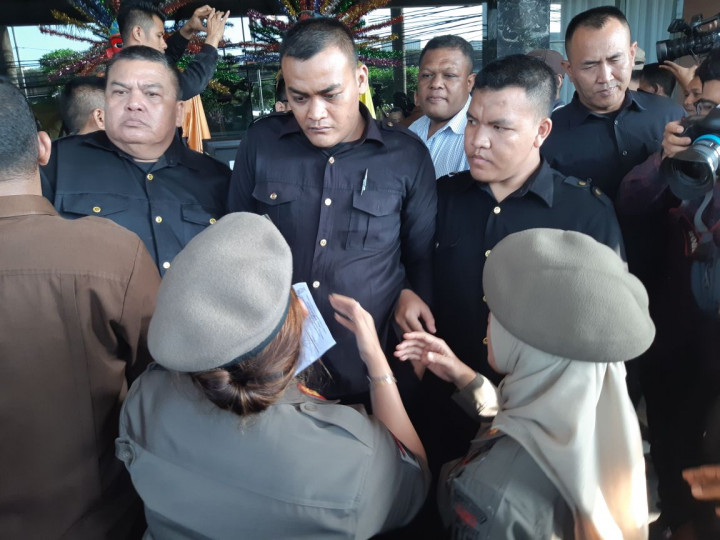 Satpol PP Dihalau Sekuriti Alexis