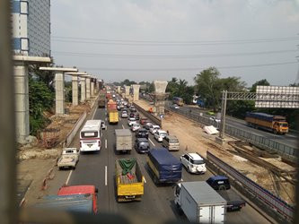 Jelang Paskah Truk Dilarang Masuk Tol Japek