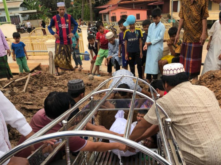 Kondisi Buruk, Jenazah Enen Cahyati Dimakamkan di Kamboja