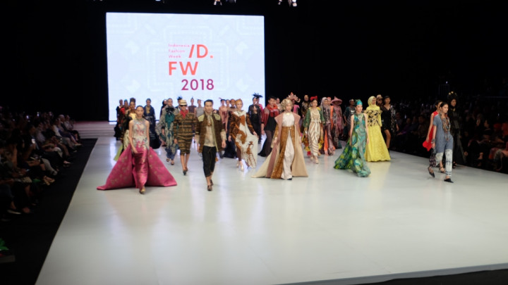 Desainer Asal Italia Suguhkan Batik Tulis di IFW 2018