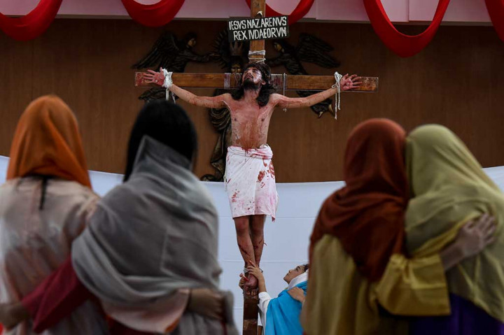 Prosesi Jalan Salib Berlangsung Khidmat