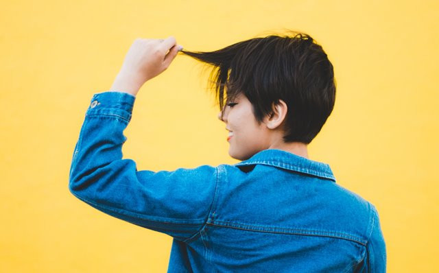 Tampil Lebih Muda dengan Poni