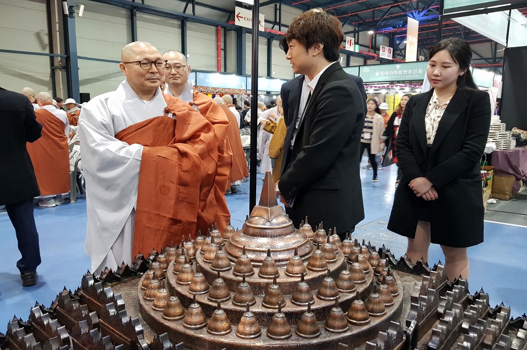 Song Bora bersama alat ibadah di Korea Selatan