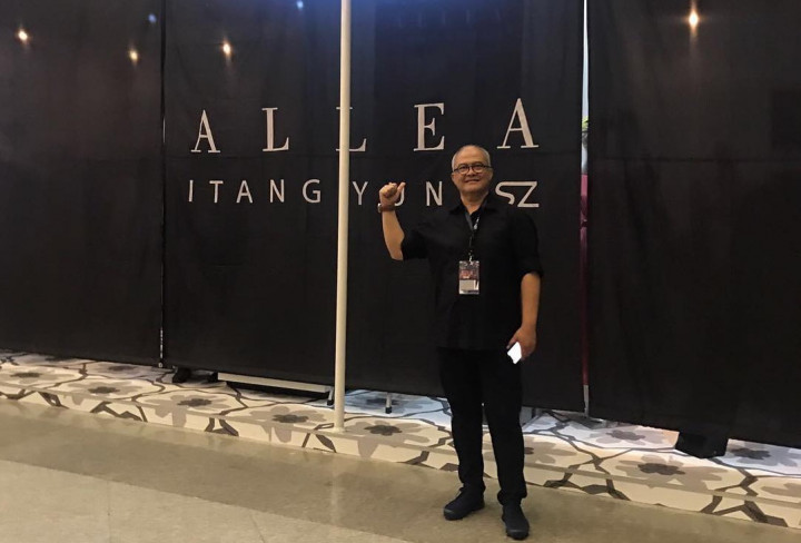 Itang Yunasz Hadirkan Lini Busana Muslim Terbaru di Indonesia Fashion Week 2018