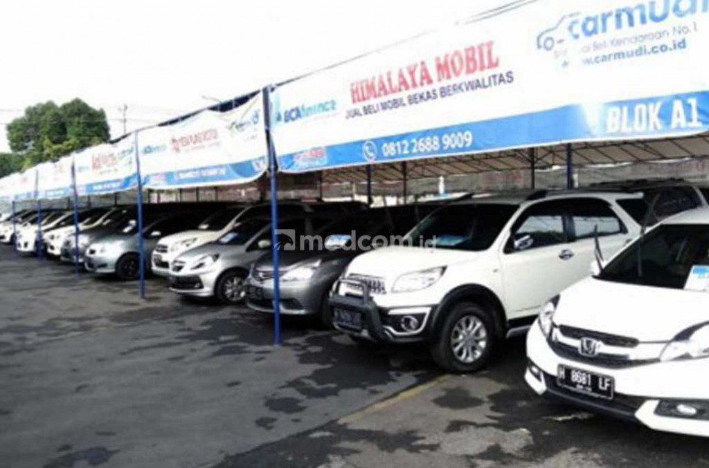 Bursa mobil bekas di wilayah Semarang Jawa Tengah. Medcom.id/M. Bagus Rachmanto