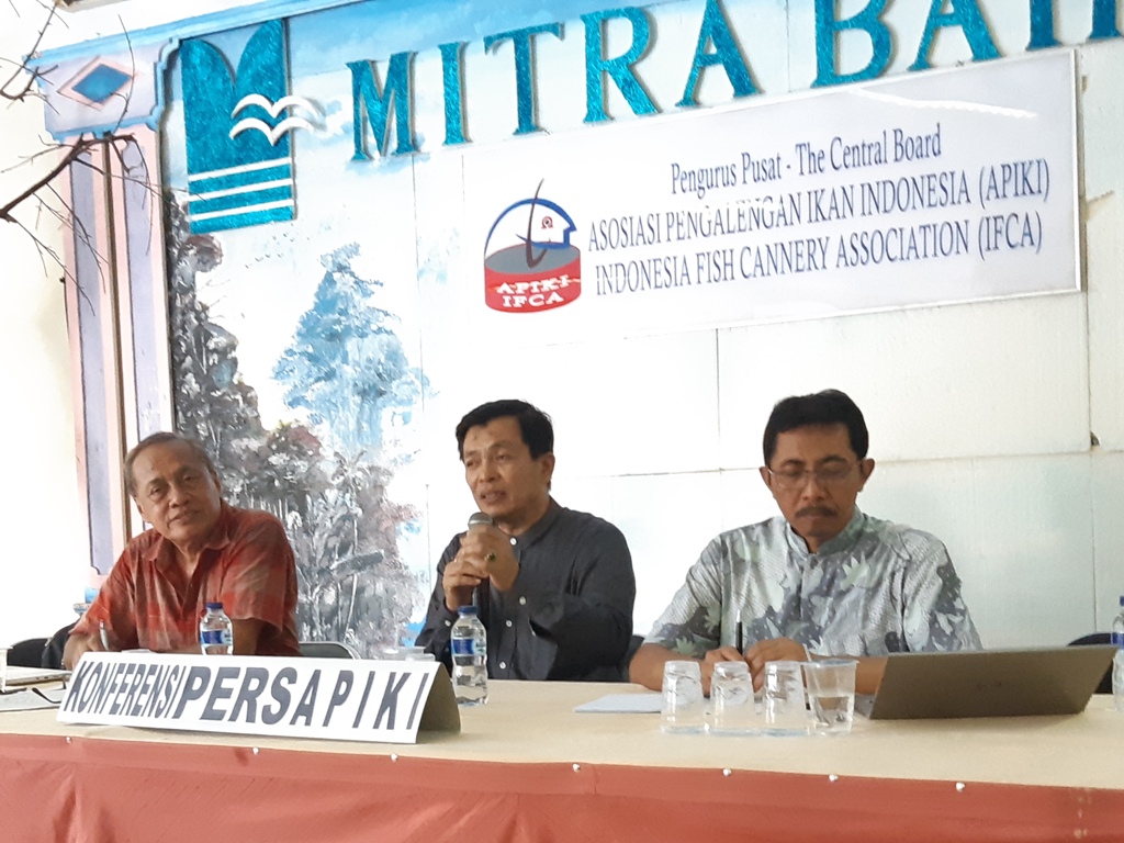 Ketua APIKI Ady Surya dalam jumpa pers terkait produk ikan kalengan yang terindikasi mengandung cacing. (Foto: Medcom.id/Dhaifurrakhman Abas).