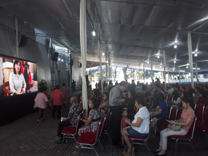 Puluhan Polisi Amankan Misa Paskah di Gereja Katedral