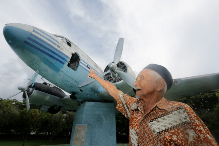 Dari Rp100 hingga Pesawat RI-001 Mengudara