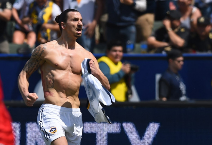 Cetak Dua Gol saat Debut, Ibrahimovic Pamer Prestasi