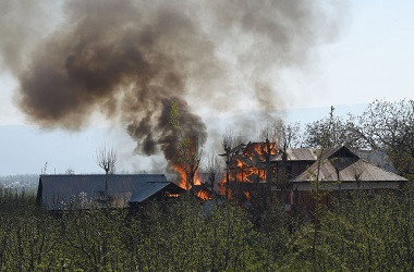 Pertempuran Berkecamuk di Kashmir India, 20 Orang Tewas