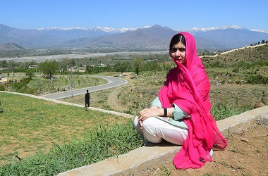 Tinggalkan Kampung Halaman, Malala Bertolak ke Inggris