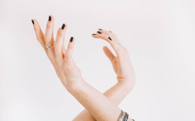 Ini Penyebab Suara Keluar dari Persendian Jari