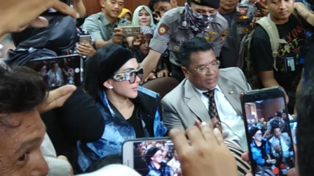 Syahrini Buat Korban First Travel Berani Melapor