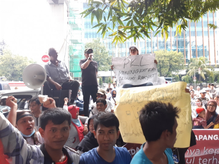 Pengendara Keluhkan Aksi PKL di Ombudsman