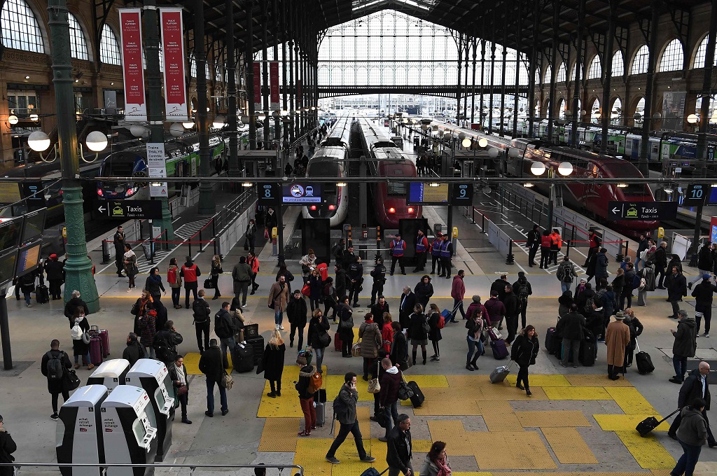 Stasiun Gare du Nord di Paris, Prancis, 4 April 2018. (Foto: AFP/CHRISTOPHE ARCHAMBAULT)