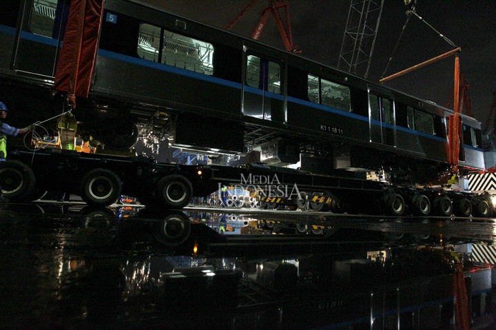 12 Kereta MRT Tiba di Jakarta