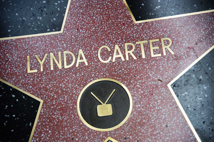 Lynda 'Wonder Women' Carter Peroleh Hollywood Walk of Fame